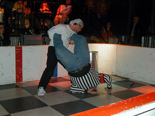 Bass dans la prise du scorpion