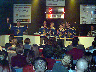 Andr Roy devant sa congrgation